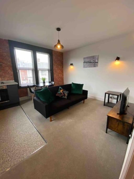 1 Bed Flat With Parking Near Town Centre Apartment Emsworth Exterior photo